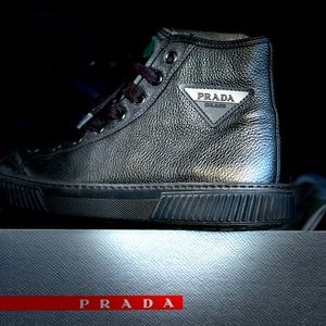 Mens Prada sneaker * LIKE NEW*